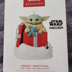 HALLMARK KEEPSAKE GROGU GREETINGS STAR WARS MANDALORIAN 2022 TALKS NEW IN BOX